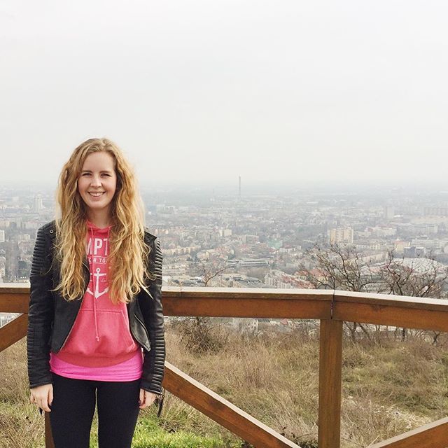 12751182_1699630670312897_1780993609_n Oft ausgeflogen: Clare in Budapest