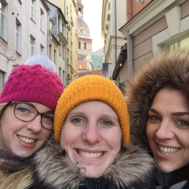 Julia Böhmer mit Freundinnen in Riga
