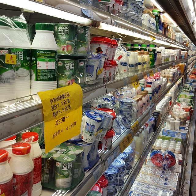 Kühlregal im Supermarkt in Peking