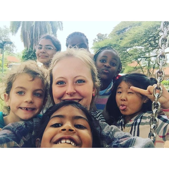 Anna-Lena mit ihren Schulkindern in Nairobi