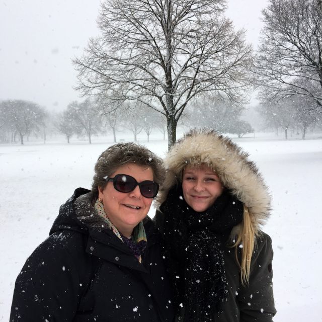 Frau Baughn und ich im Schnee