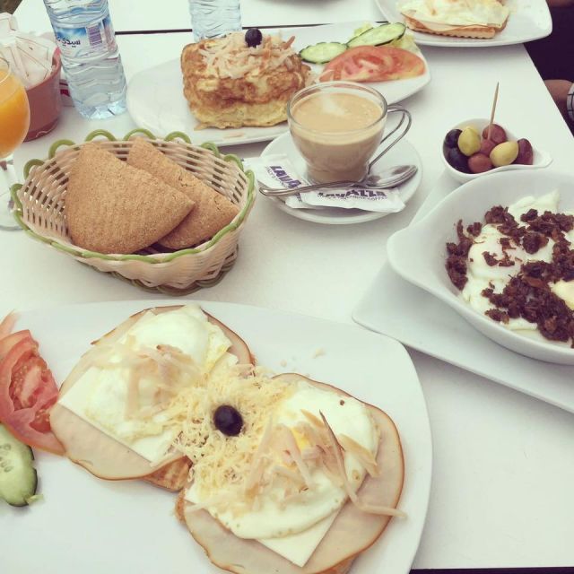 Ein weiteres leckeres Frühstück in einem Restaurant in Tangier. Das Restaurant/Café befindet sich am Corniche.