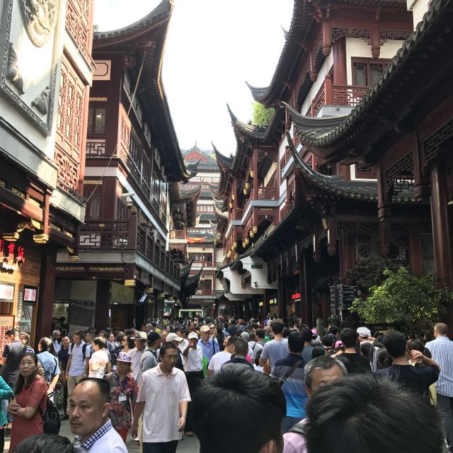 Bazar mit chinesischen Gebäude nahe der Yu Gärten