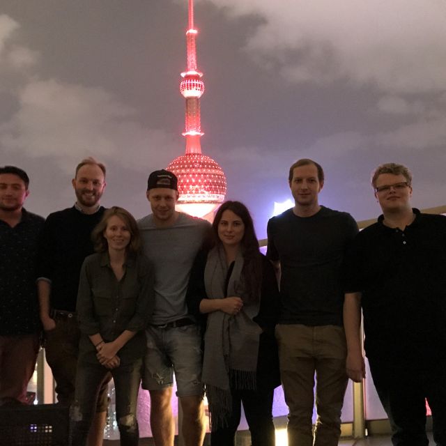Gruppenbild über den Dächern Shanghais