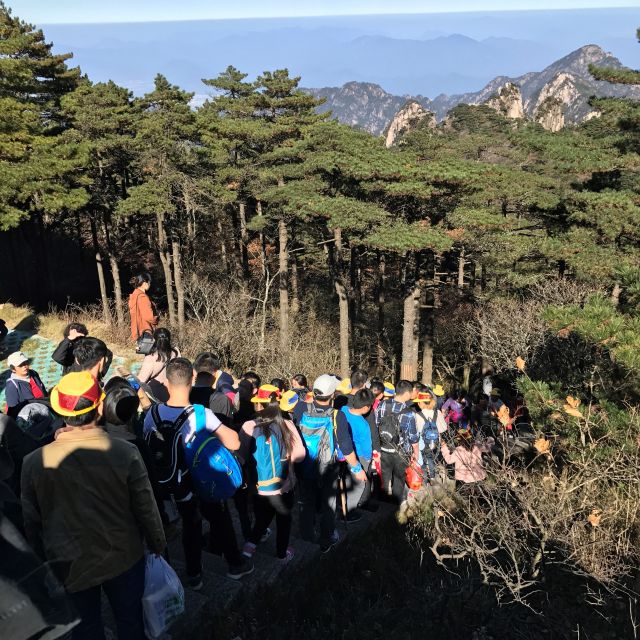 Der Weg hoch in die Yellow Mountains geteilt mit unzähligen Chinesen