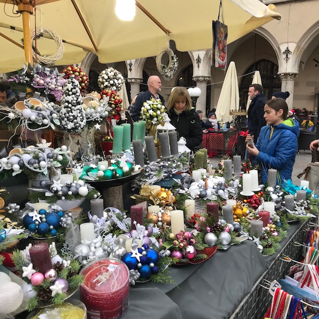 Krakauer Weihnachtsmarkt: Adventskranz Weihnachtsmarkt Krakau Kranz