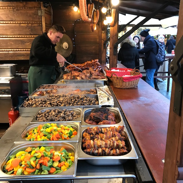 Krakauer Weihnachtsmarkt: Essensstand Weihnachtsmarkt Krakau Essen Gemüse