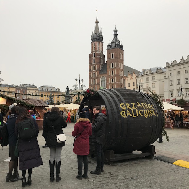 Krakauer Weihnachtsmarkt: Glühwein Weihnachtsmarkt Krakau Glühwein