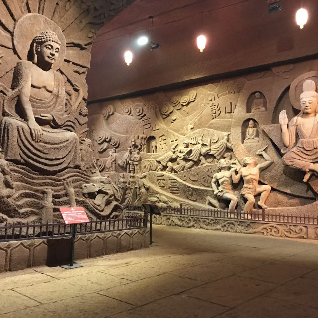 Kunstwerke im Höhlensystem beim Giant Buddah von Leshan