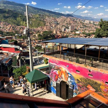 Blick über Medellín von Comuna 13