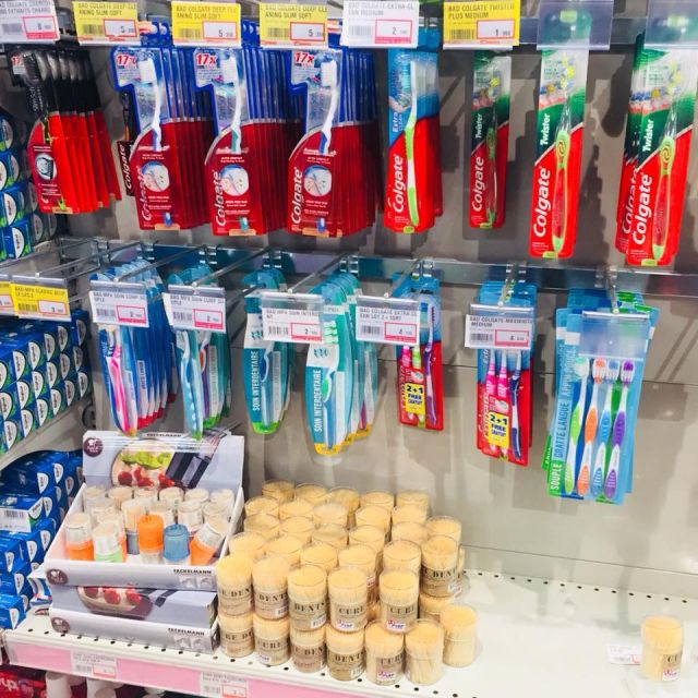 Zahnpflegeabteilung im Monoprix.