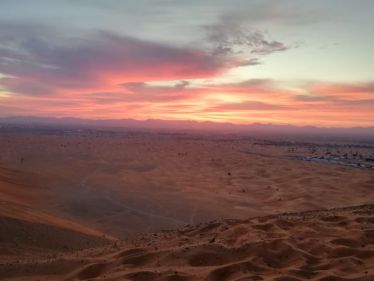 Sonnenaufgang in der Wüste.