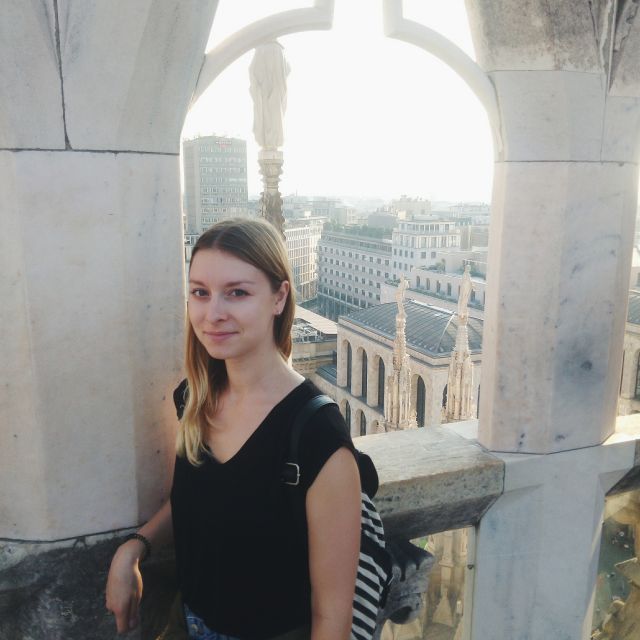 Studentin Carina auf dem Dach des Domes in Mailand