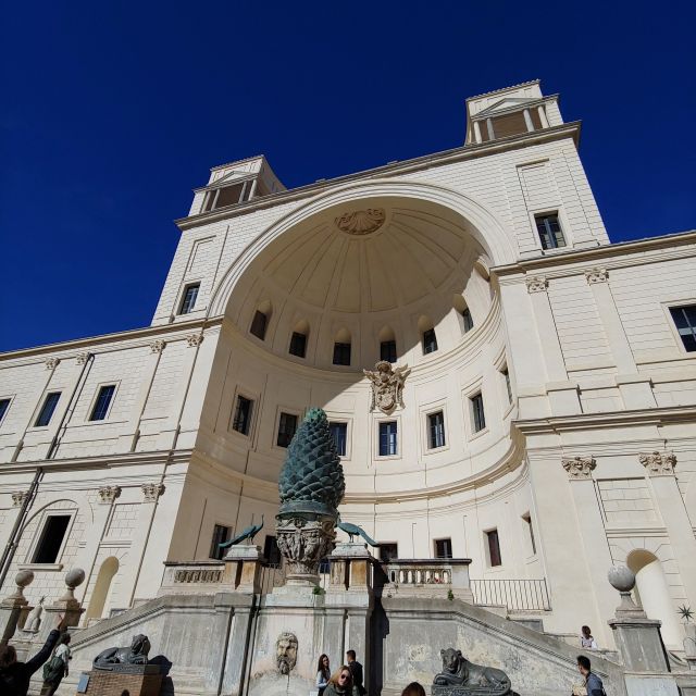 Blick in den Innenhof der Vatikanischen Museen, der übrigens auch von Michelanagelo entworfen wurde.