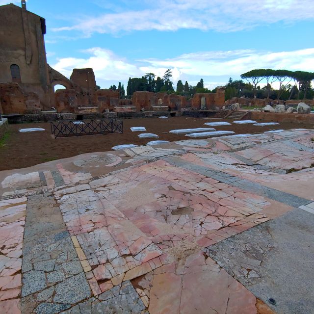 Antike Überreste und der Fußboden des Kaiserpalastes auf dem Palatin.