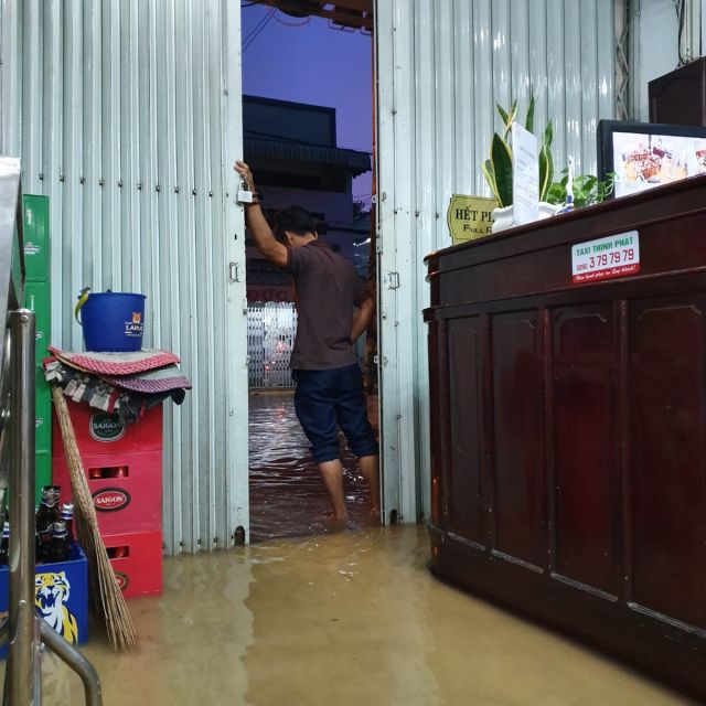 Das Innere eines Hotels am Morgen nach einem Regenschauer im Mekongdelta