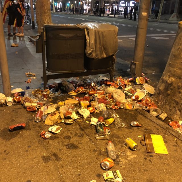 Mülleimer am Plaça Catalunya