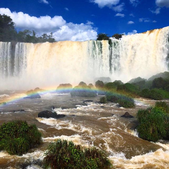Wasserfälle in Brasilien mit Regenbogen