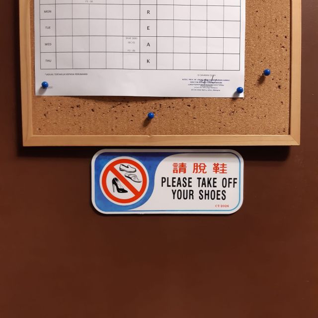Schild Schuhe aus Büro/Raum