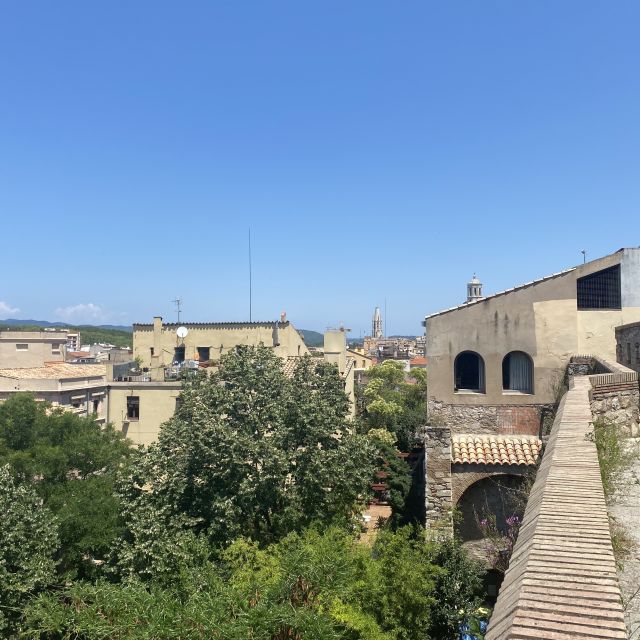 E2807653-70ef-4f1c-8888-25e255990de1 Blick über Girona von der Stadtmauer.