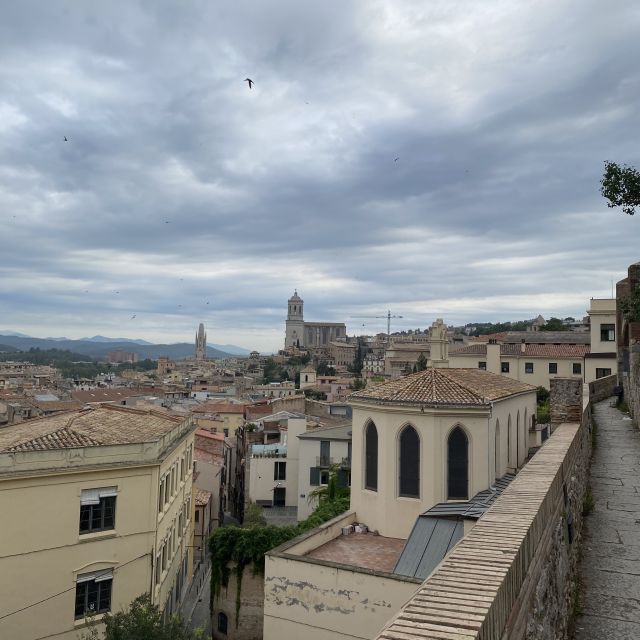 Blick über Girona von der Stadtmauer.