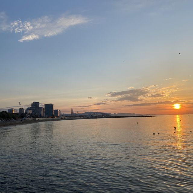 Ce2817a6-75db-4f48-bf93-5af5014d3baa Der Sonnenaufgang am Meer.