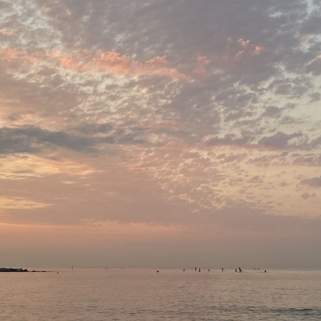 2347cbdd-6d6c-46db-9dcd-e92667b96026 Das Meer kurz vor Sonnenuafgang.,