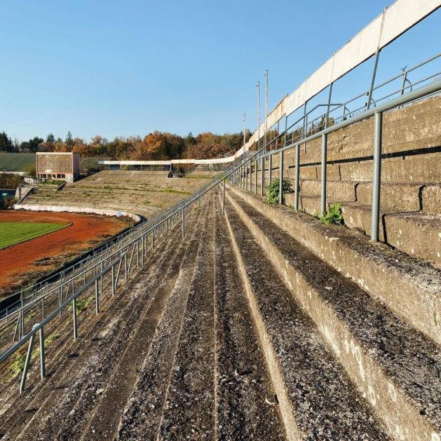 Ein Foto vom verlassenen Stadion Za Lužánkami.
