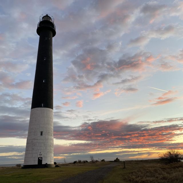 07b4ceb4-2fa7-4d3e-b09a-4aa6c57c391c Leuchtturm bei Sonnenuntergang