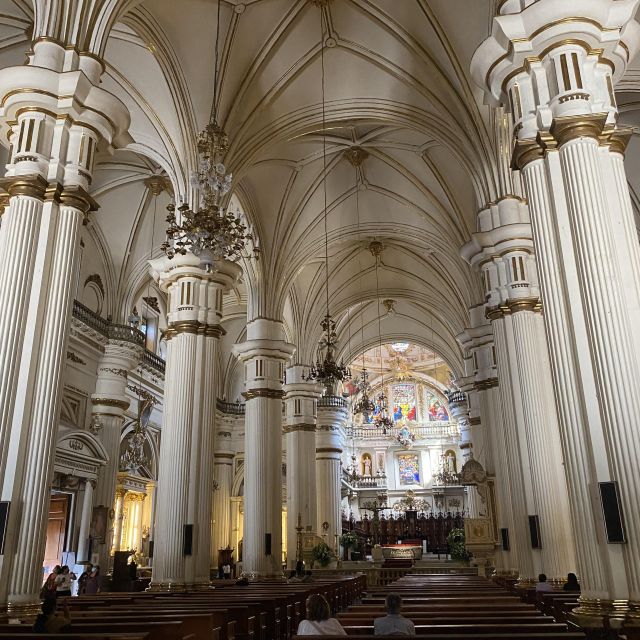 Blick zum Altar in der Kathedrale von Guadalajara.