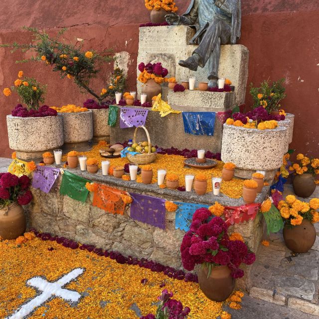 Geschmückter Altar zum día de muertos