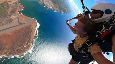 Victoria beim Skydiven über Kauai