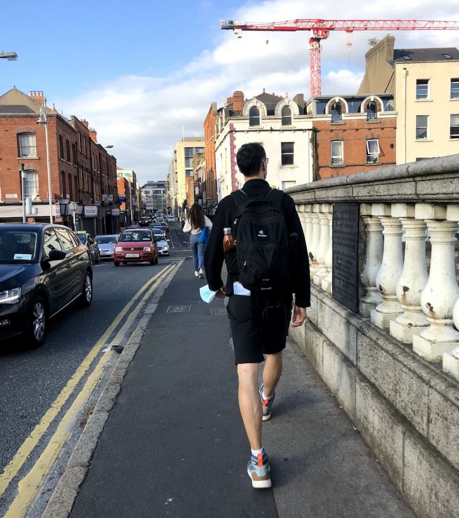 Zu Fuß unterwegs in Dublin.