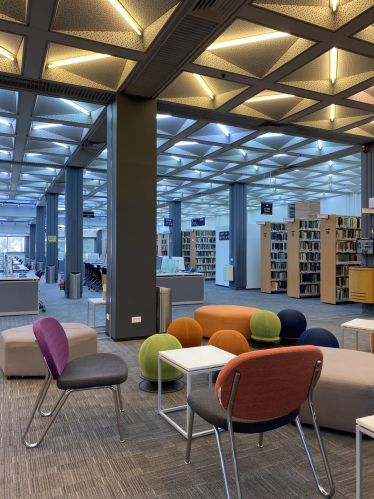 Die Social Sciences Bibliothek am TAU Campus ist in der Prüfungsphase 24h…