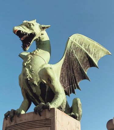 Drachen sind in Ljubljana an jeder Ecke zu finden. 🐲 Dieser hier ist einer…