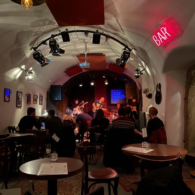Keller einer Bar mit Live Musik