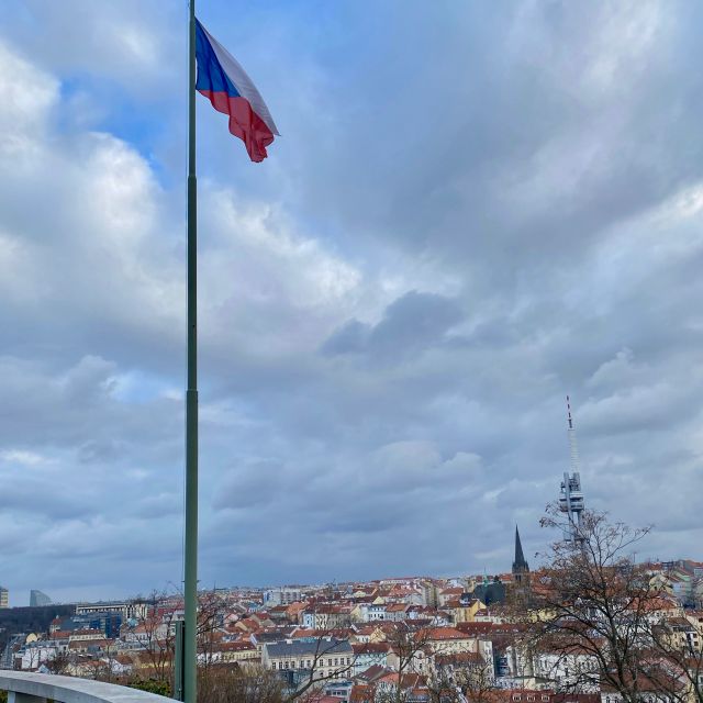 Img_7682 Tschechische Flagge und Aussicht auf Prag