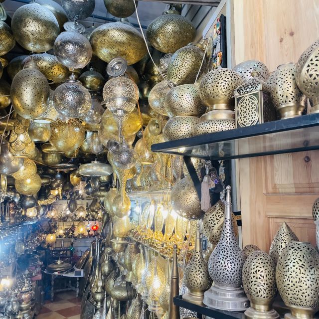 Lampen in einem Souk in Marrakesch