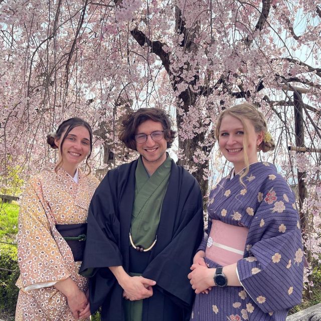Eine besondere Erfahrung war das Tragen eines Kimonos (着物) in Kyoto.…