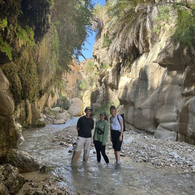 Mit Benedikt und Anso im Wadi Bin Hammad und stehen knöcheltief im Wasser