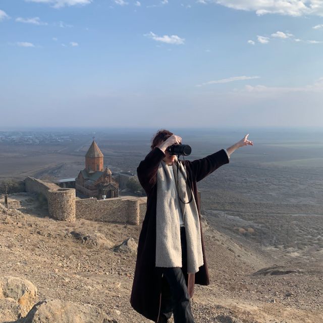 Ich zeige Richtung Ararat, und der Türkei. Der Berg zeigte sich nicht.