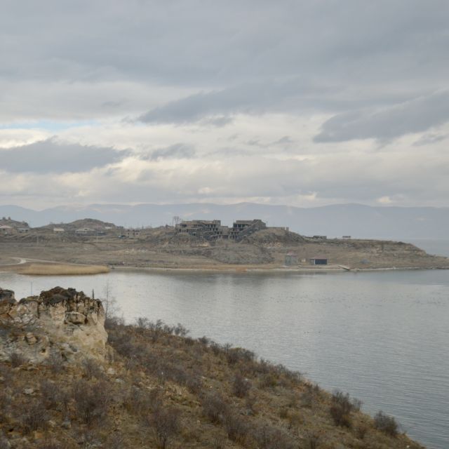 Hier sind weitere Bilder vom Sevan See. Die Aufnahmen sind beim Kloster Hayravank gemacht worden.